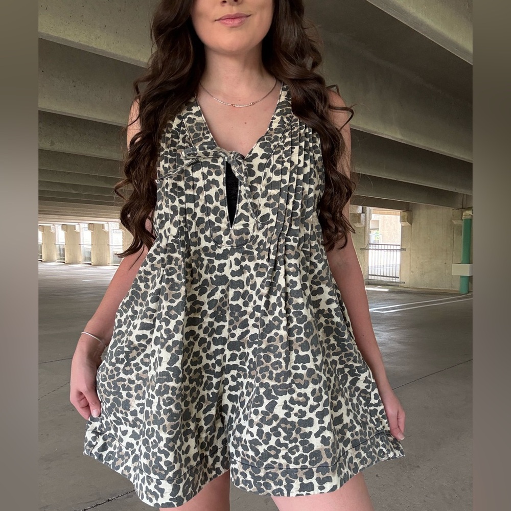 Viral Denim V-Neck Sleeveless Pleated Leopard Romper